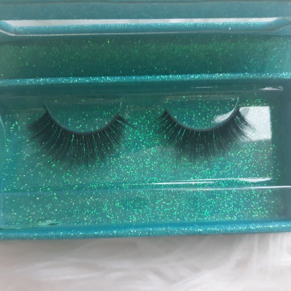 False Lashes "Emotion" Tapered Thin Band - Picture 2 of 2